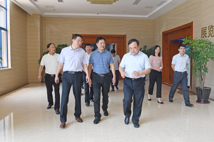 安徽省信用擔(dān)保集團有限公司黨委書記、董事長嚴晨到天康集團調(diào)研工作。