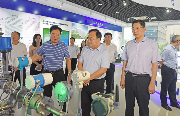 安徽省信用擔(dān)保集團有限公司黨委書記、董事長嚴晨到天康集團調(diào)研工作。