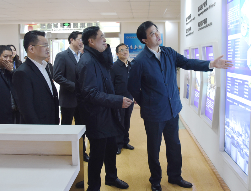 安徽省委常委、省委秘書(shū)長(zhǎng)、統(tǒng)戰(zhàn)部長(zhǎng)陶明倫一行來(lái)安徽天康集團(tuán)調(diào)研工作。