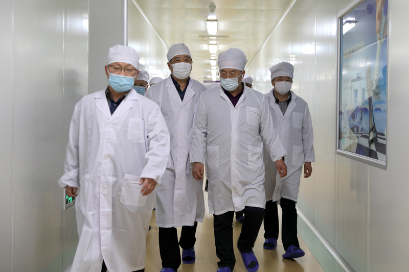 中國社會福利基金會楊康公益基金會管理委員會副主任袁云普到安徽天康集團視察。